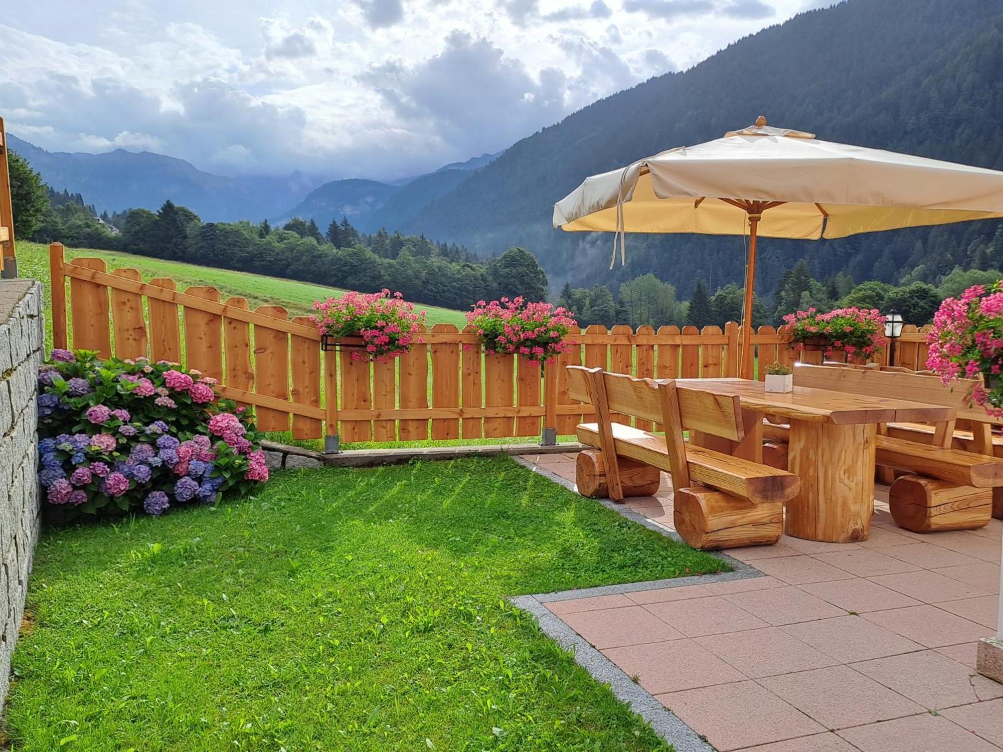 Hotel Garni La Soldanella Madonna Eksteriør billede
