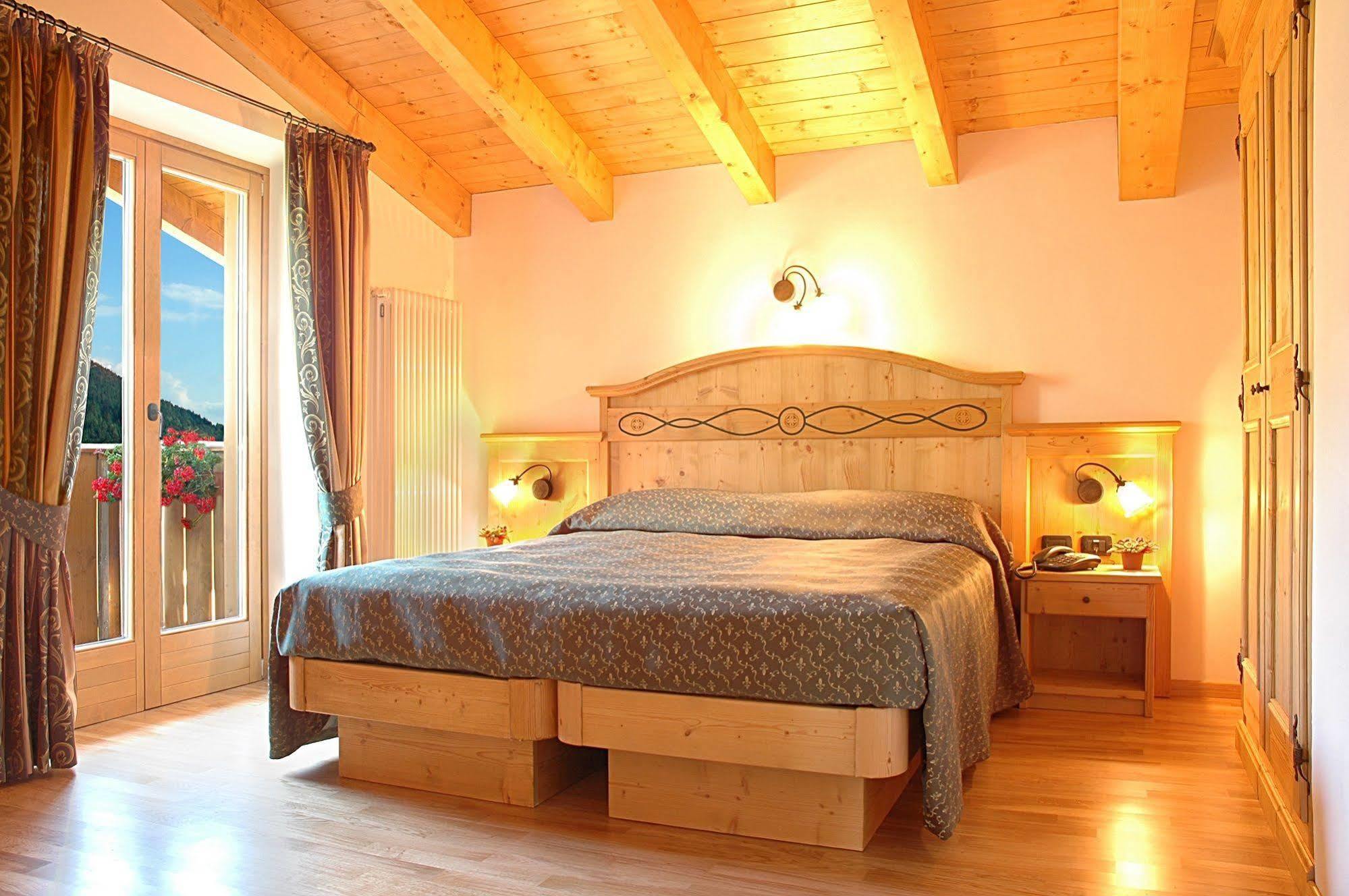 Hotel Garni La Soldanella Madonna Eksteriør billede